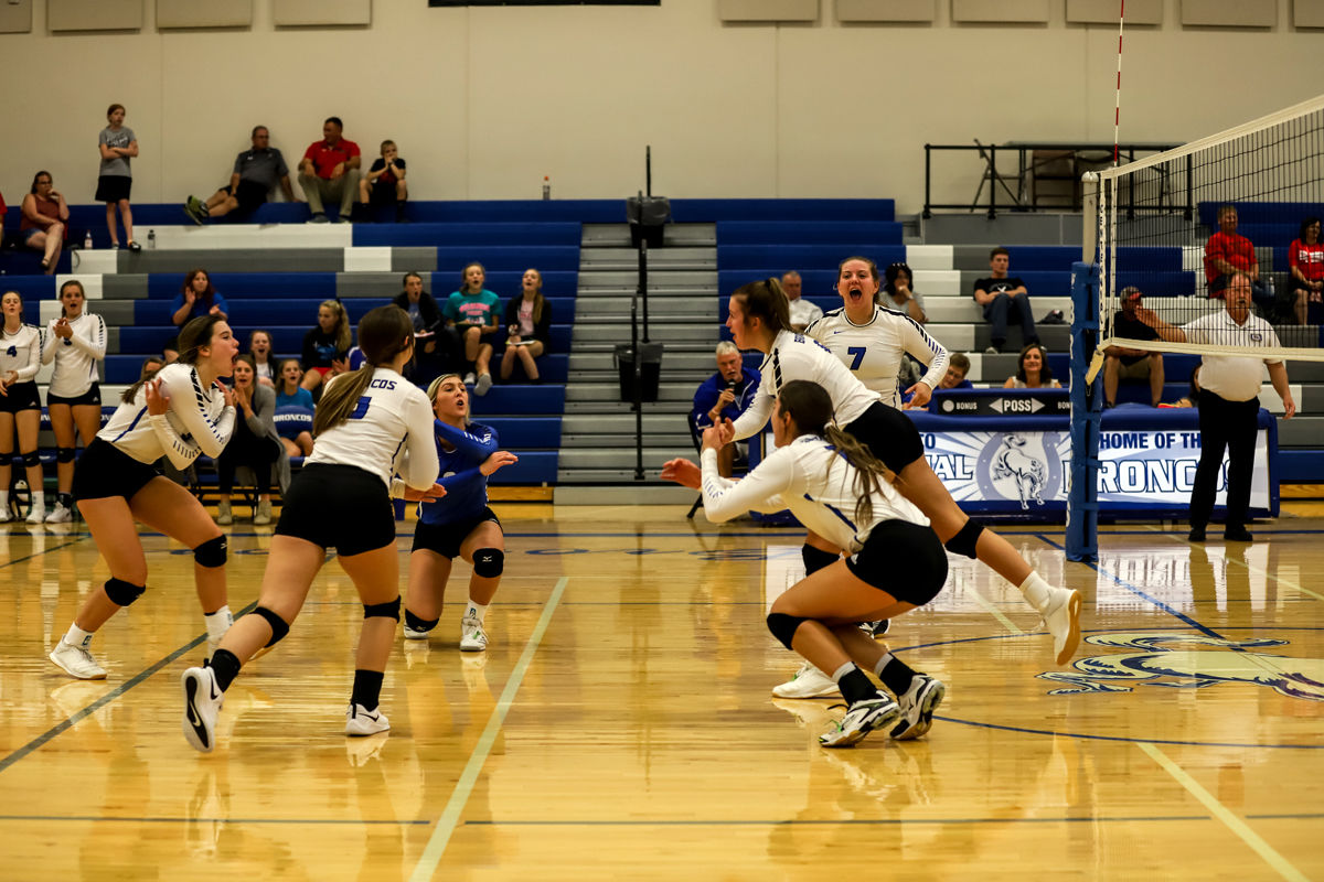 Centennial VB vs Sandy Creek (39).jpg